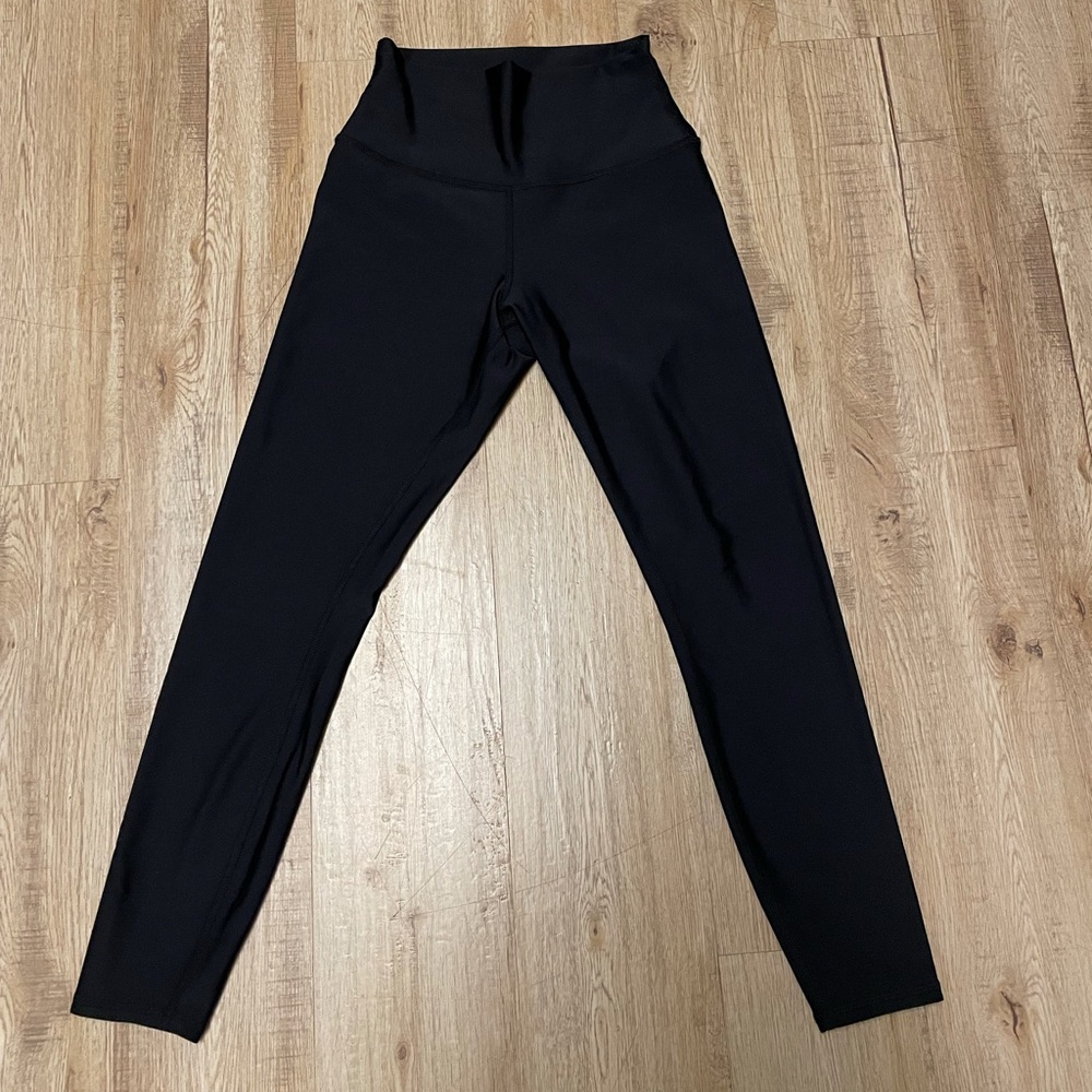 SOLD—- Alo yoga airlift leggings size small